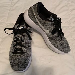 Size 9.5W Nike flyknit lunar in black and white